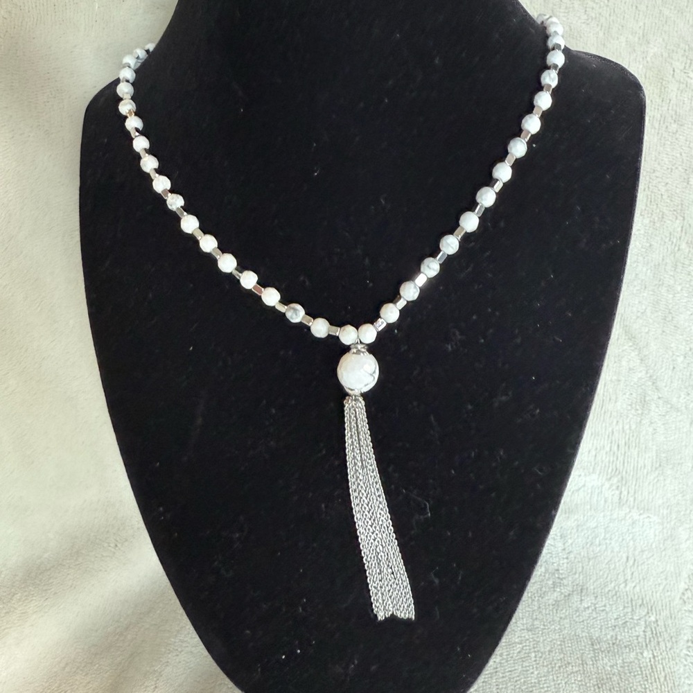 Vera Bradley Elegant silver and White Beaded Necklace